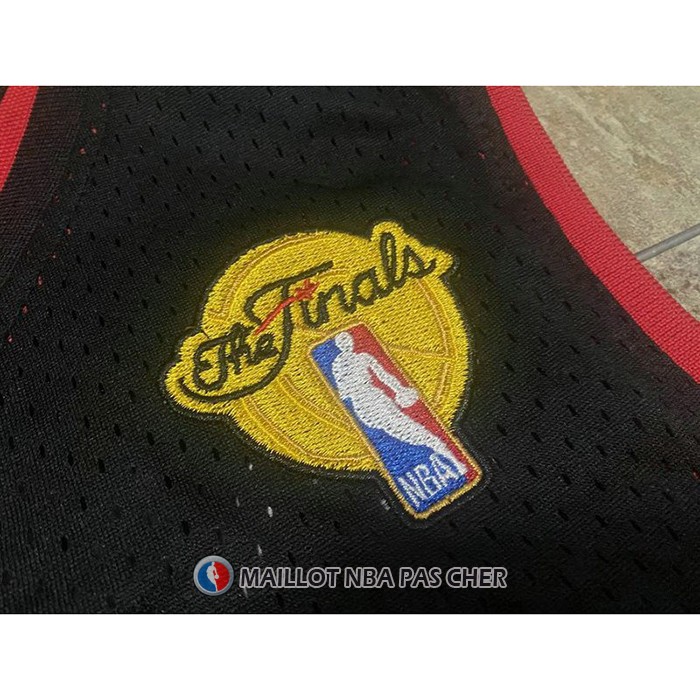 Maillot Miami Heat Dwyane Wade NO 3 Mitchell & Ness 2012-13 Authentique Noir